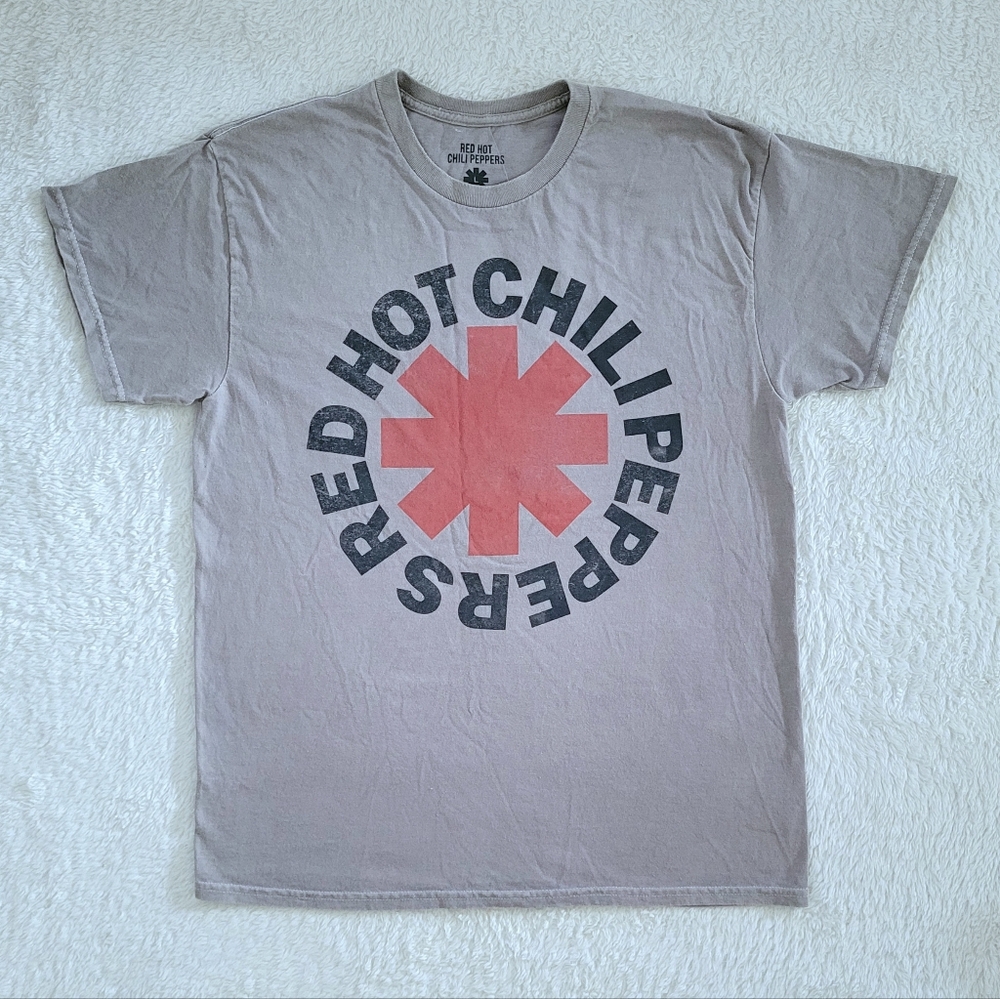 Red♥️ Hot🔥 Chili Peppers🌶 Graphic Tee👕 - NWT